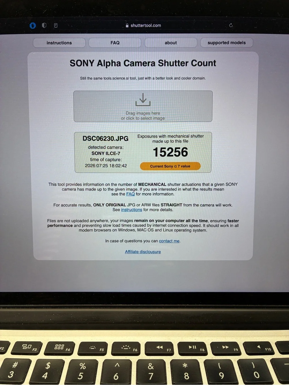 Sony Alpha a7 (Mark 1) Mirrorless Camera with 28mm-70mm f/3.5-5.6 OSS kit lens
